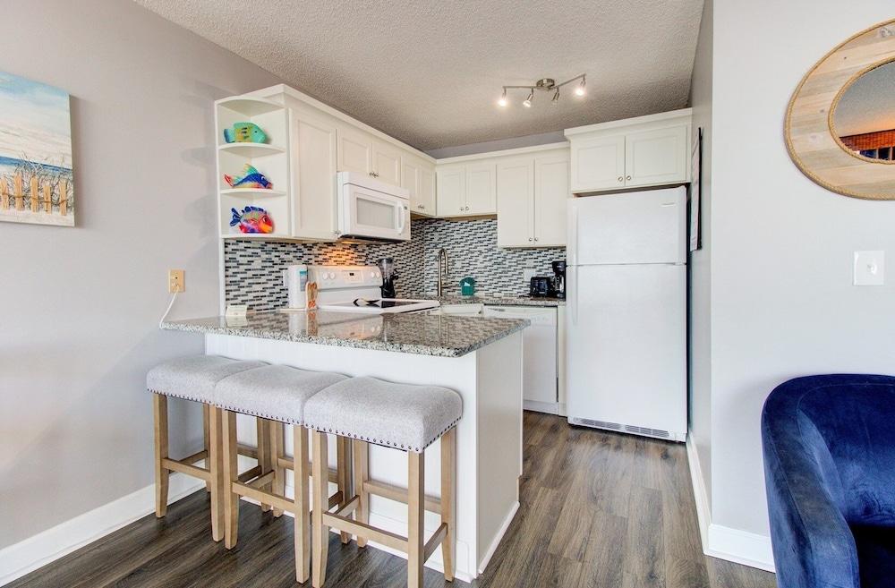 0607 Just Beachy by Atlantic Towers