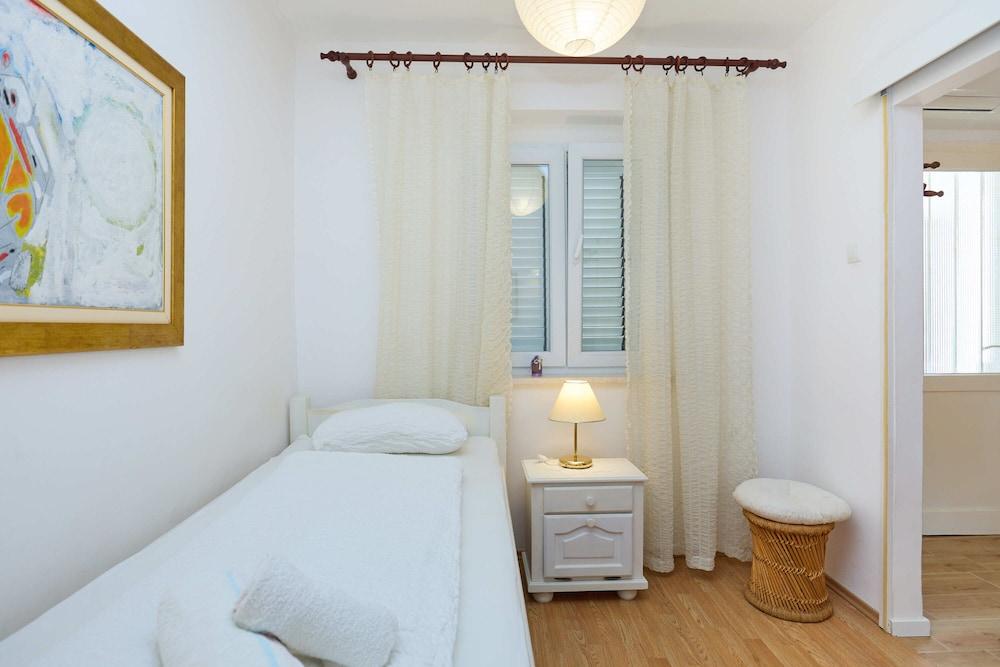 KABLAR'S SUNNY SUITES