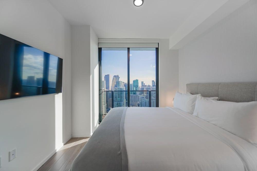 Bayside Apt with Impressive City Views