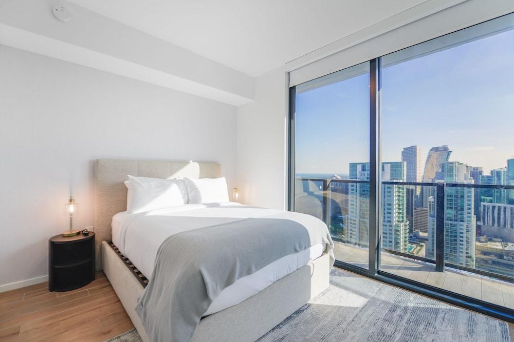 Bayside Apt with Impressive City Views