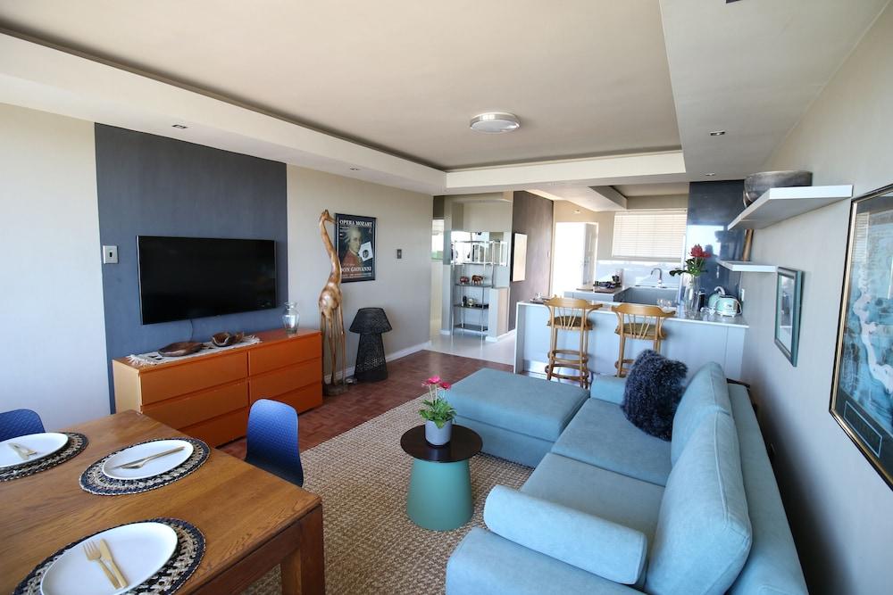 Green Point 2 Bedroom Apartment With Enclosed Balcony and Stunning Views