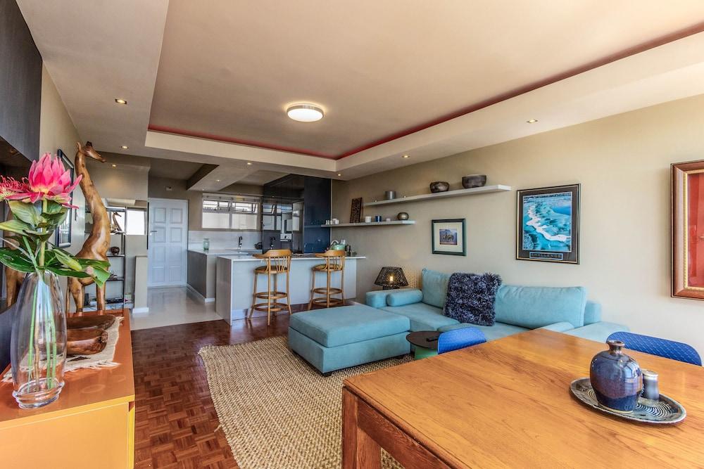 Green Point 2 Bedroom Apartment With Enclosed Balcony and Stunning Views