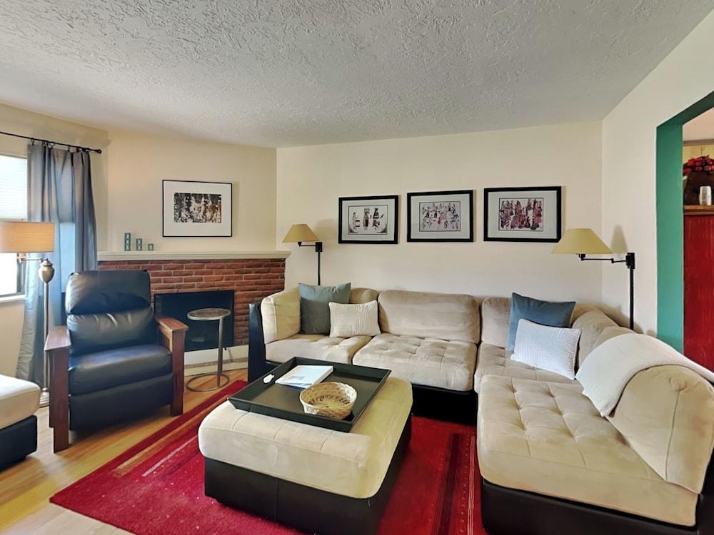 Casa Amarilla by Kokopelli Property Management