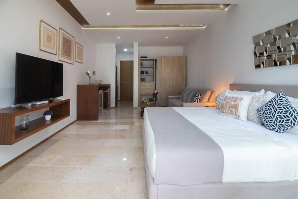 Downtown Playa Apartments Infinity Pool