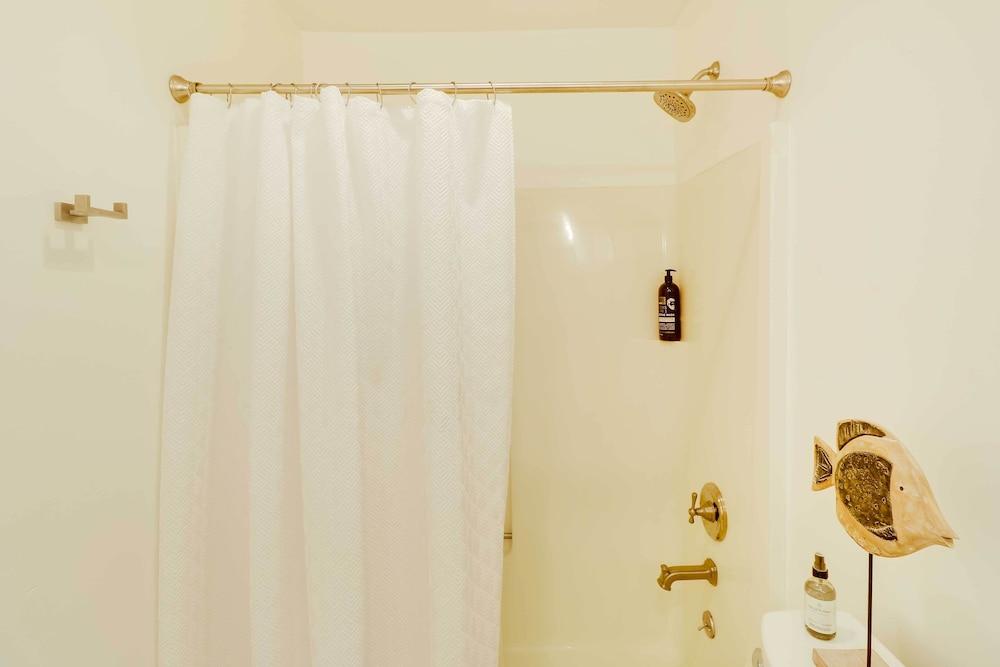 Beautiful Bigfork Condo w/ Hot Tub Access!