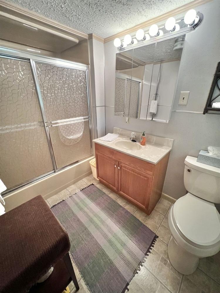 Camp Dragonfly Limit 10 3 Bedroom Home by RedAwning