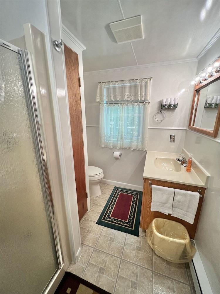 Camp Dragonfly Limit 10 3 Bedroom Home by RedAwning