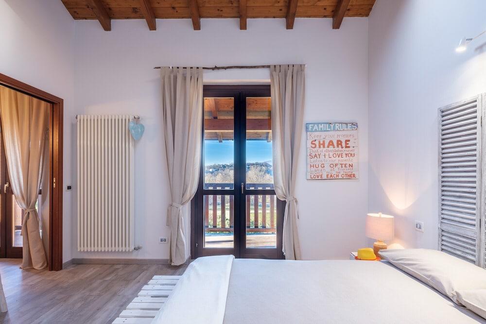 La Luna nel Lago Lake View Garden