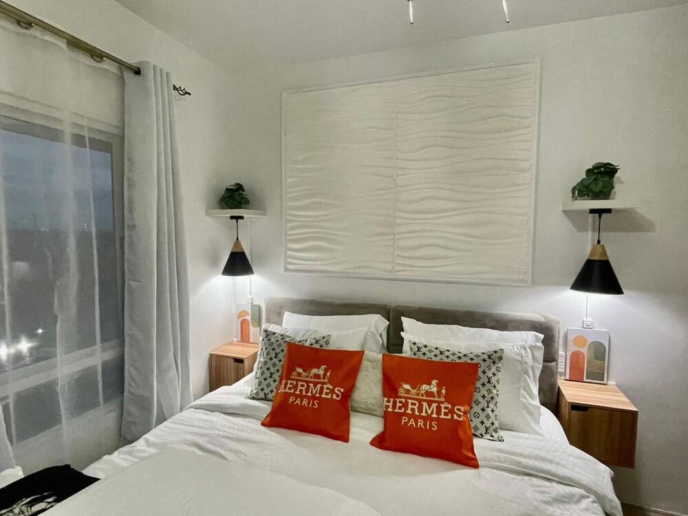 Mesavirre Bacolod | Elegantly Furnished 1BDM w/Balcony @ LOPEZ LUX.