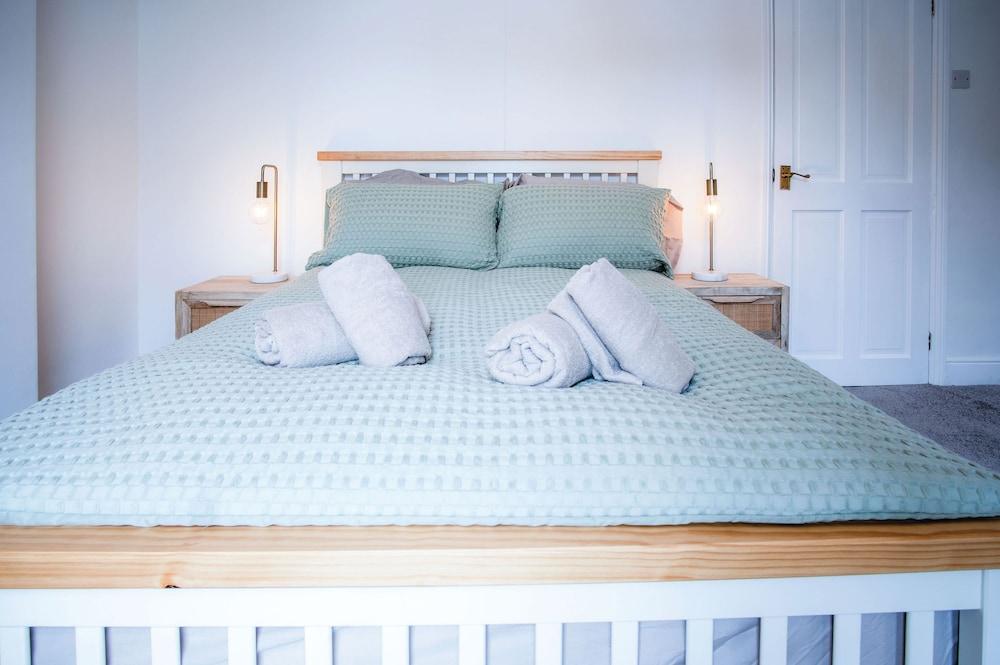 Castle Square - 2 Bedroom - Mumbles