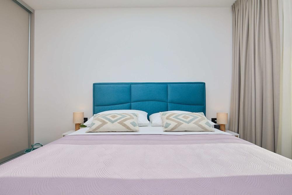 Hedera Estate, Hedera A44