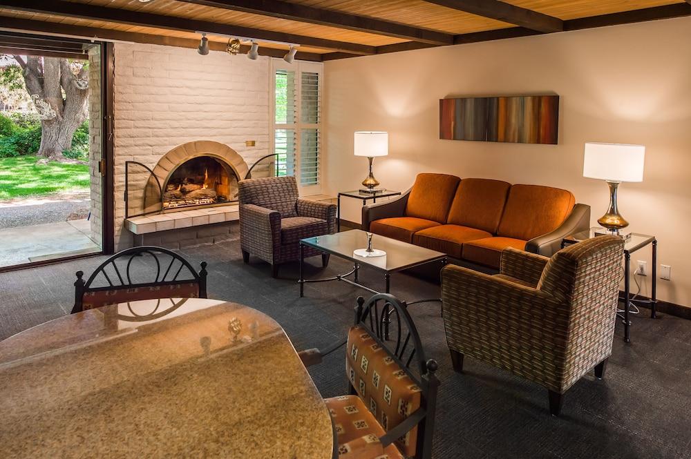 Arroyo Roble Resort at Oak Creek