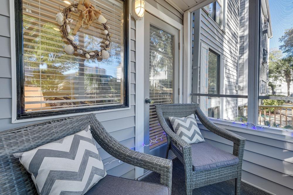 Arcadian Dunes 1st-floor Gem: Pool & Beach Access!