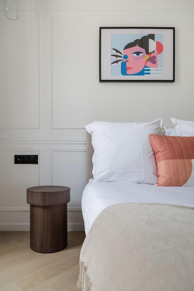 Poetic Stay - Louvre