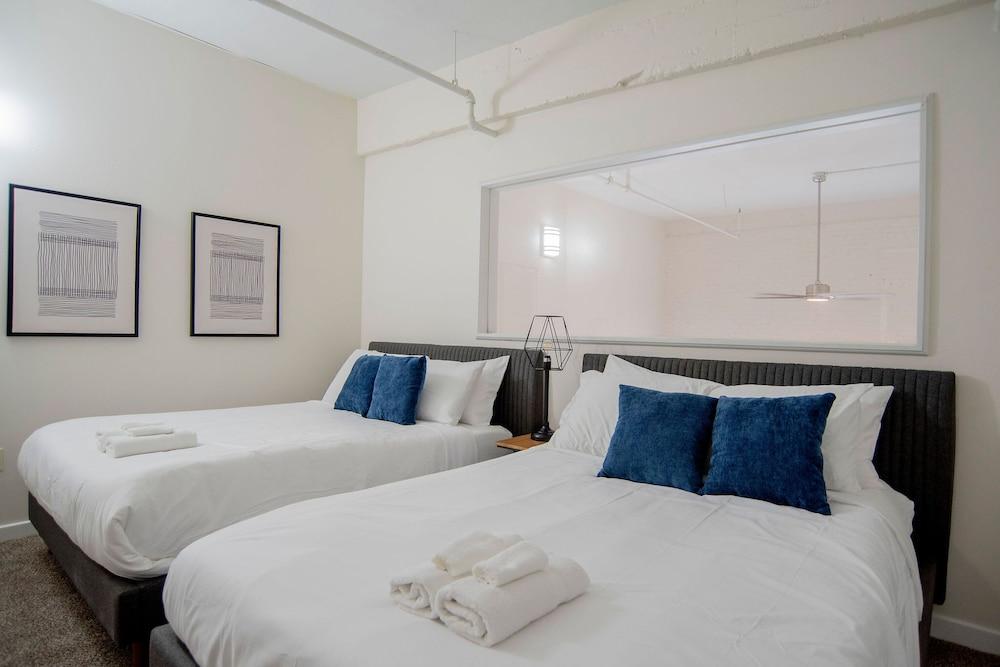 3BR CozySuites TheBlock Skybridge Access