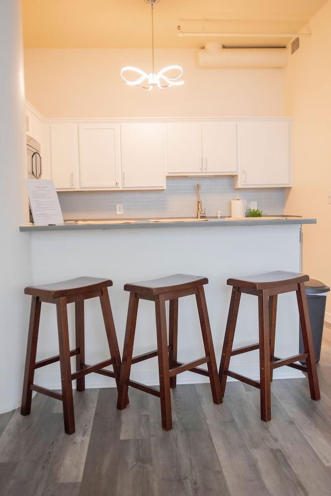 3BR CozySuites at The Block