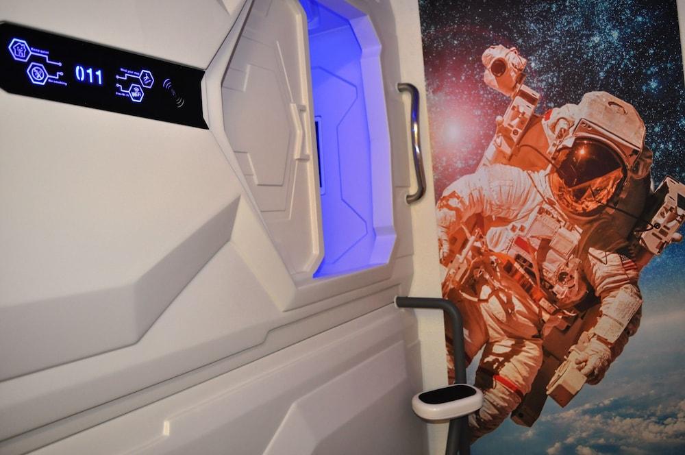 Cosmos capsule coworking hub London