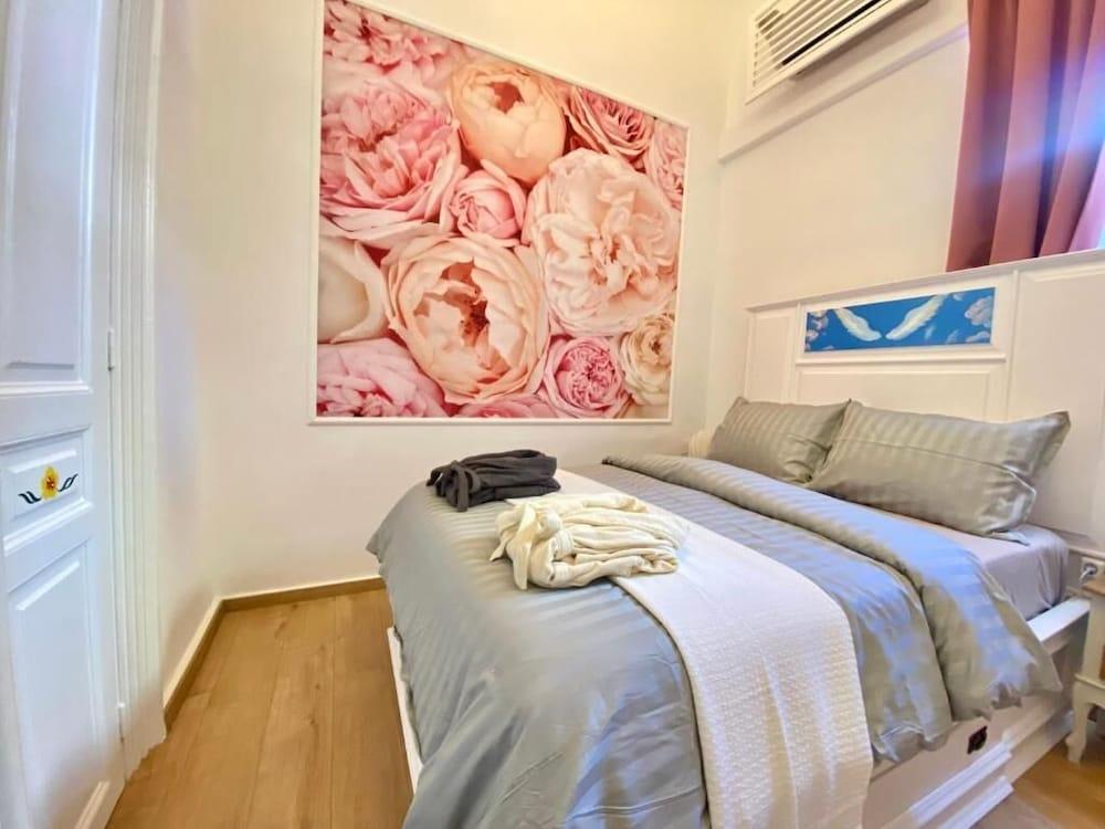 Athenas - Neoclassic Harbour View