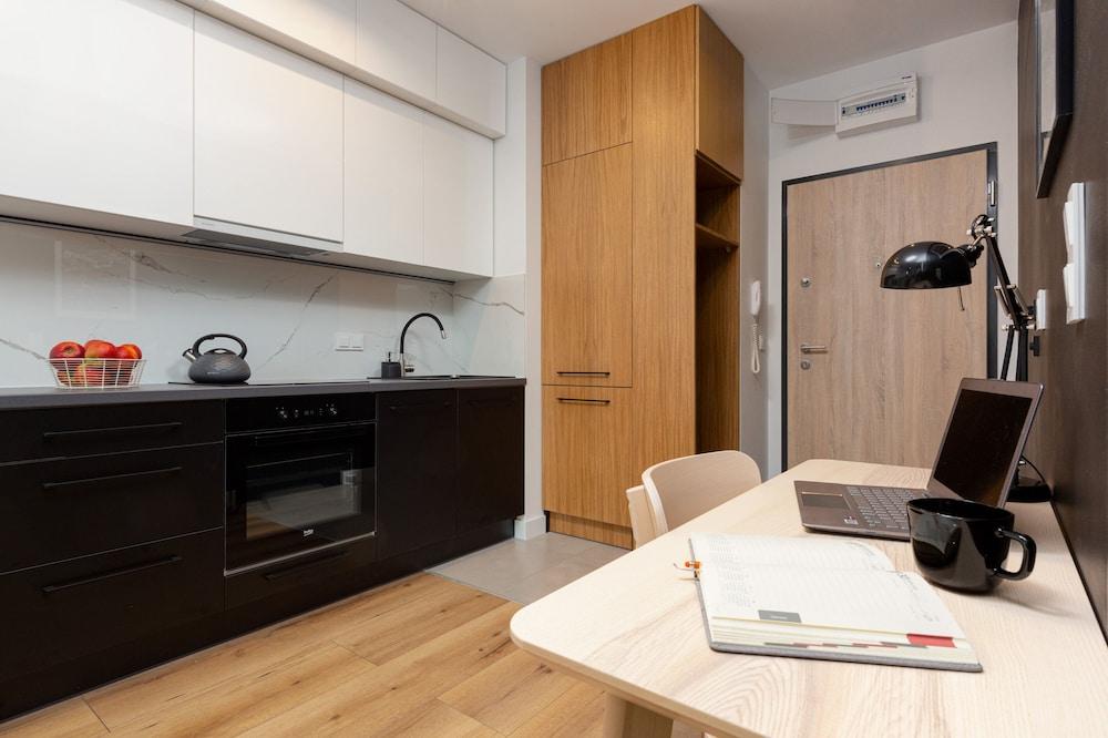 Atrium Promenada Apartment by Renters