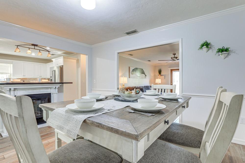 Pet-friendly Bradenton Home: Lanai w/ Heated Pool!