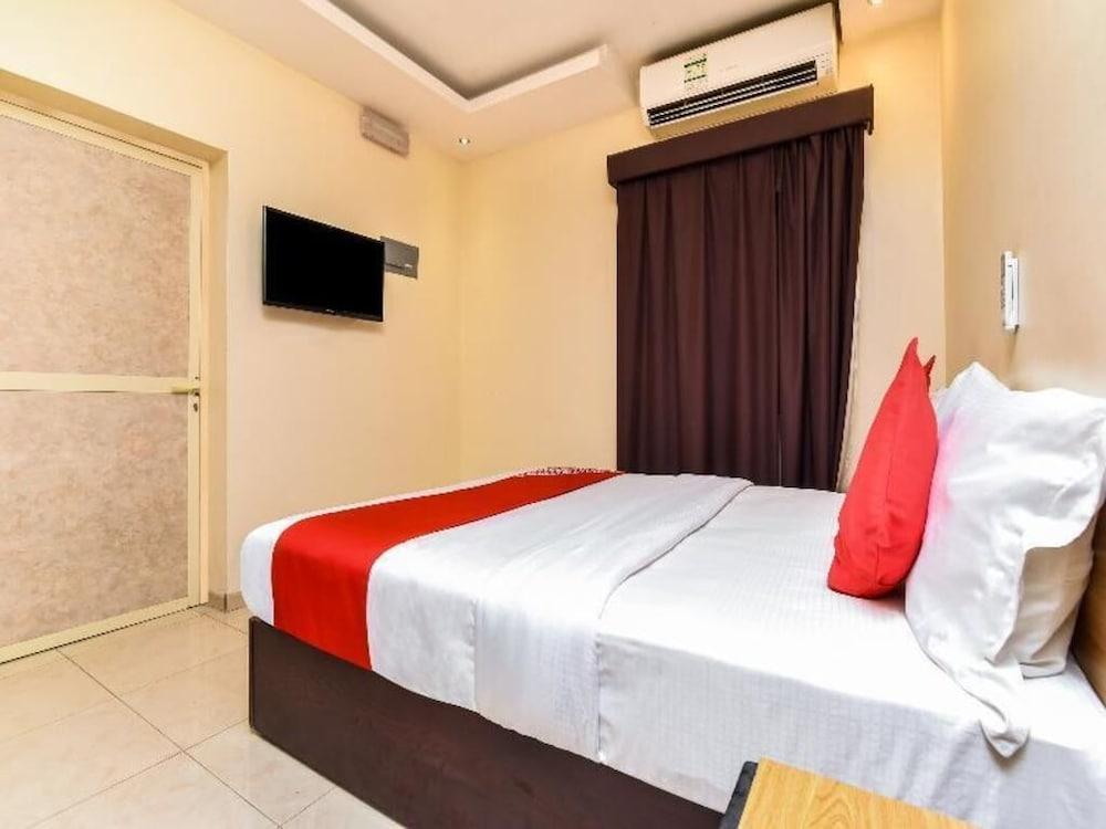 OYO 1202 Royal Plaza Residence -3