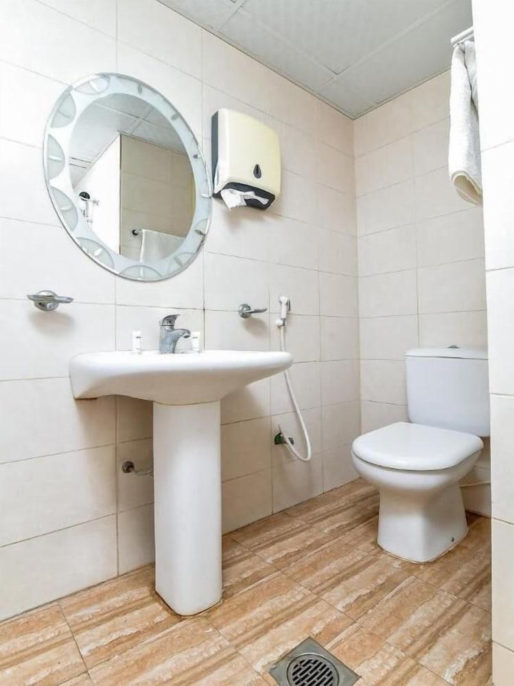 OYO 1202 Royal Plaza Residence -3