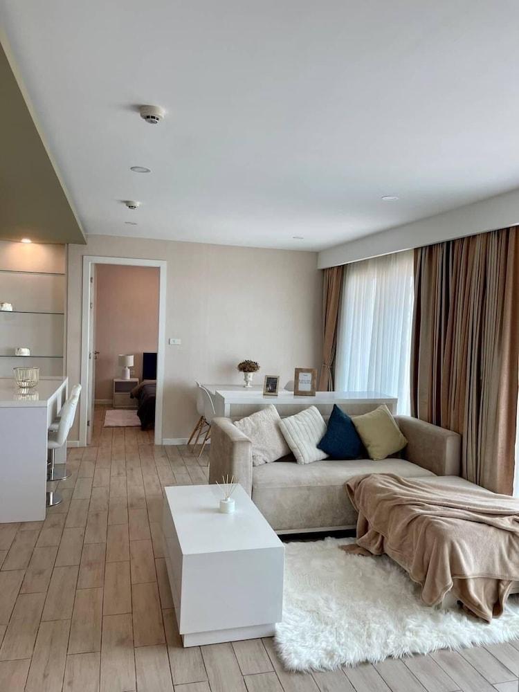 Seven Seas Condo Resort by PSR