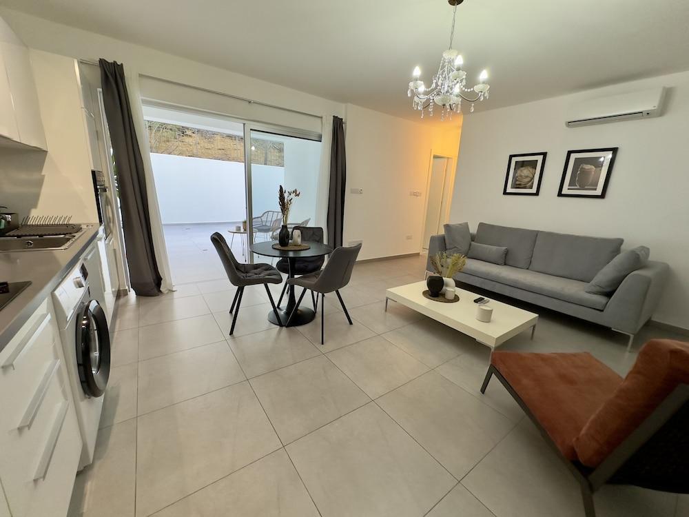 Welcome to Our Luxurious 1-bedroom Private Residence With a Special Patio