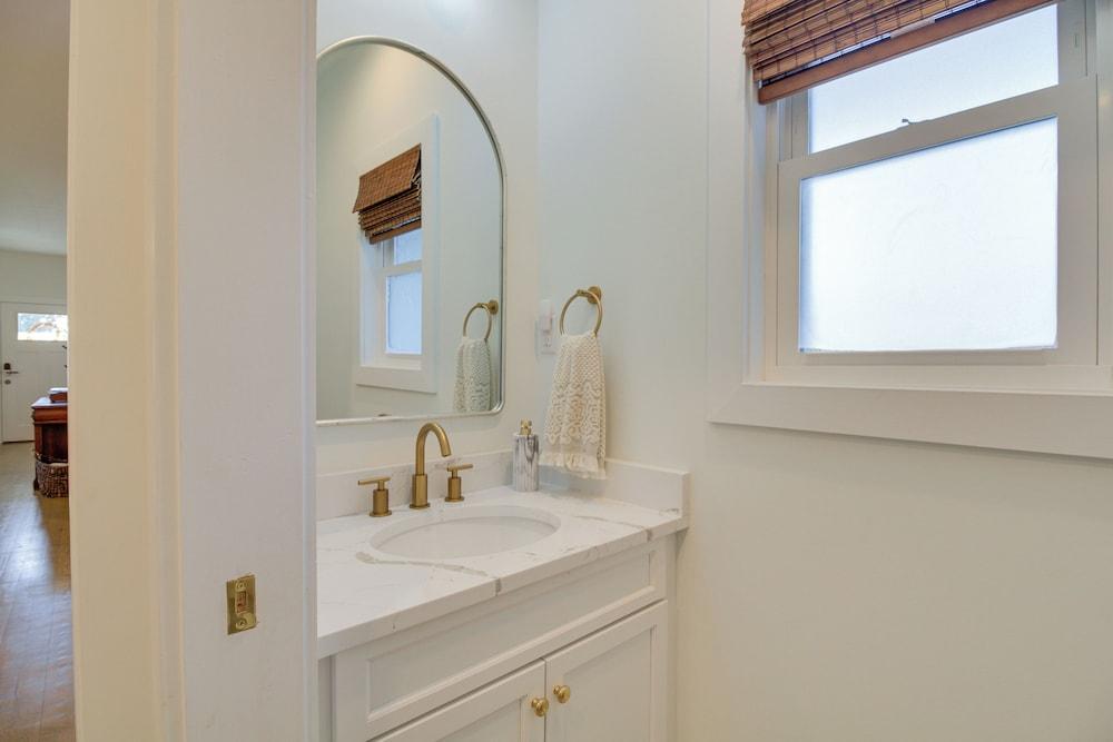 Charming Appomattox Home: Half-mi to Main Street!