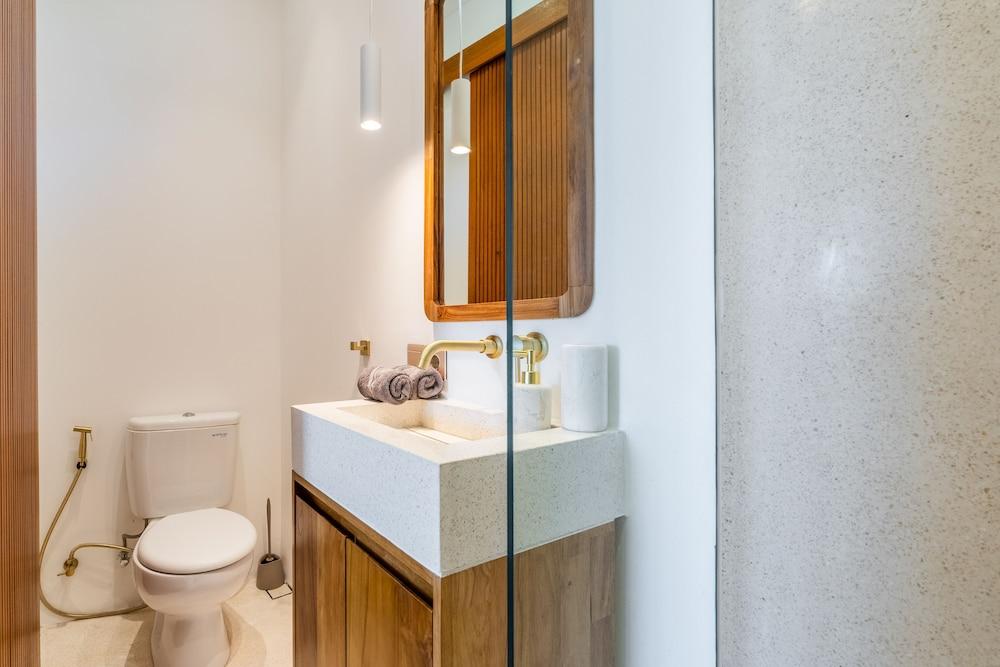 Sore Suites at Pererenan by Betterplace