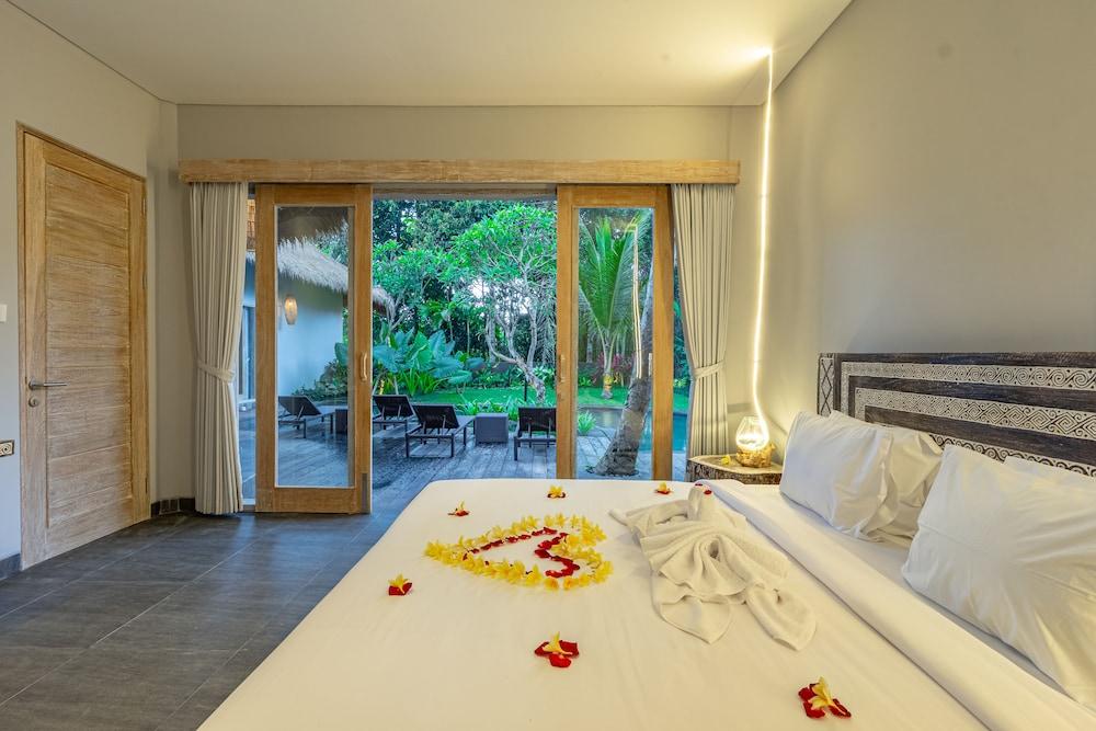 Brand new Luxury 3BR villa Ethnic Ubud 1