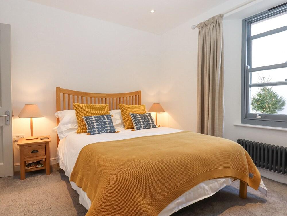 The Cottage on The Square