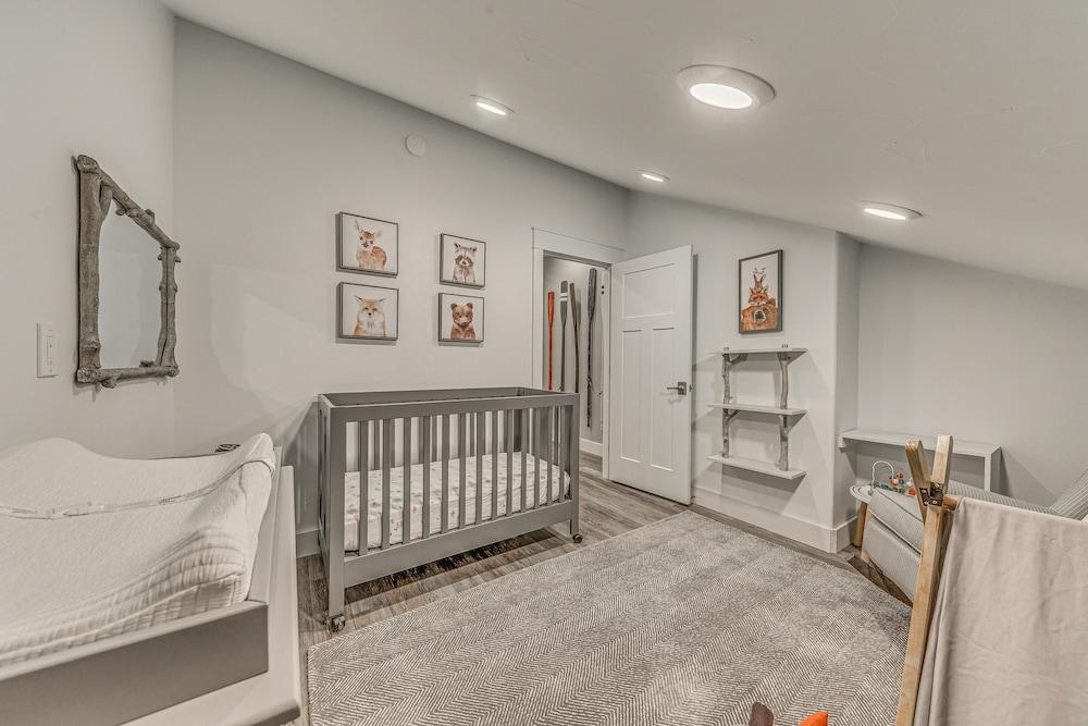 Ruidoso Home w/ Hot Tub & National Forest Access!