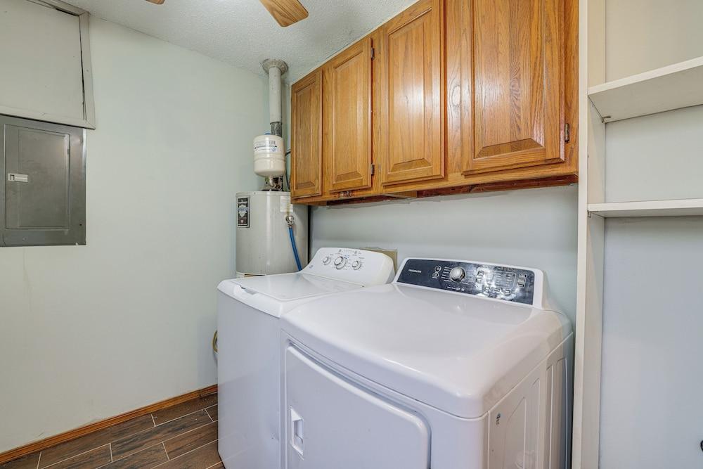 Rogers Vacation Home w/ Yard: 5 Mi to Bentonville