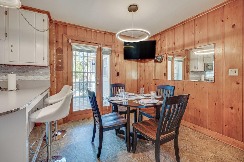 Spacious Lexington Abode w/ Pool Table & Fireplace