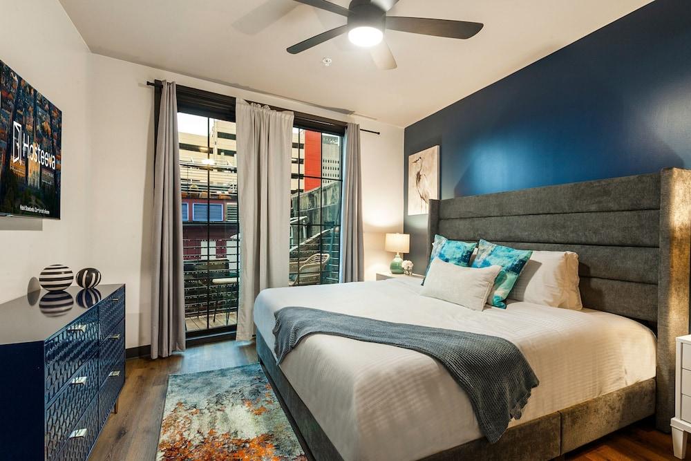 The Pelican by Hosteeva