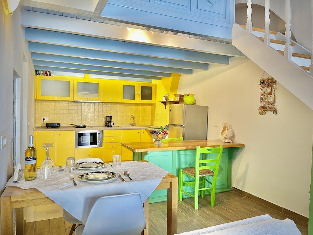 Pitini 2 - Seafront - Harbour view