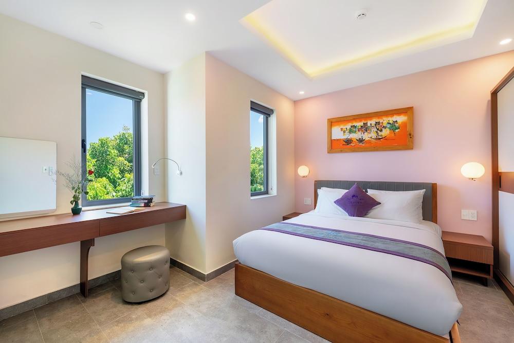 Full Moon Apartments