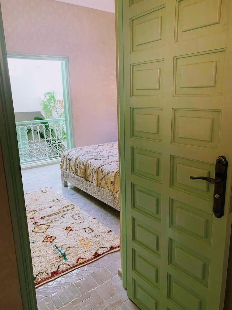 Riad with Outdoor Swimming Pools