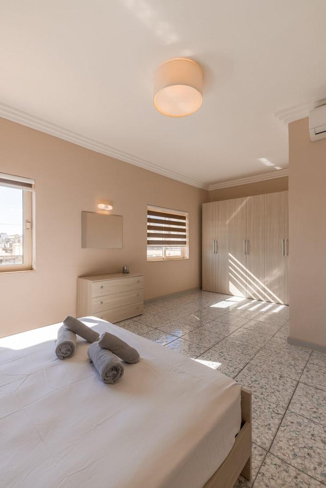 Harbour View Spacious 2BR Apartment