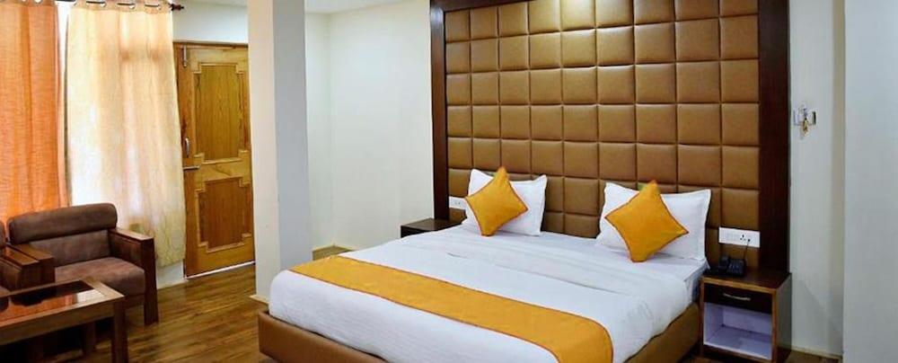 Fabhotel Whistling Winds