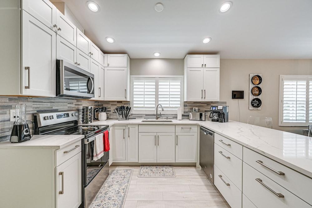 Central Naples Home w/ Private Pool, Spa & Lanai!