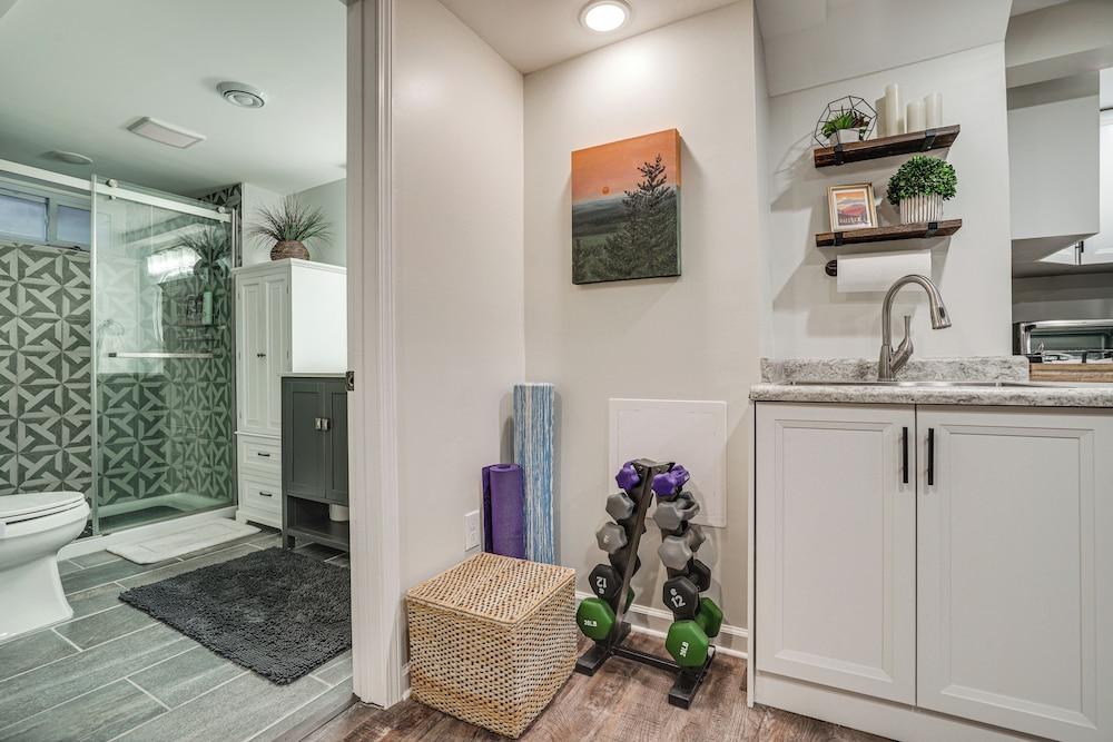 Chic Minneapolis Apt - 6 Blocks to Lake Nokomis!