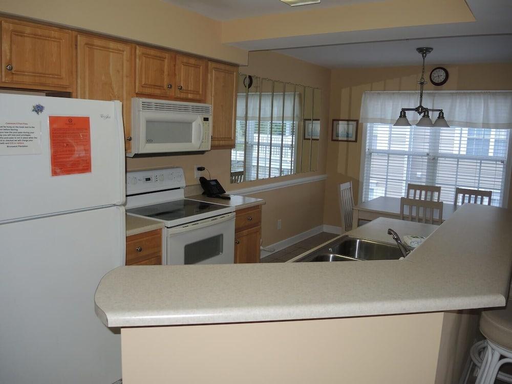 2804m 1 Bedroom Condo by RedAwning