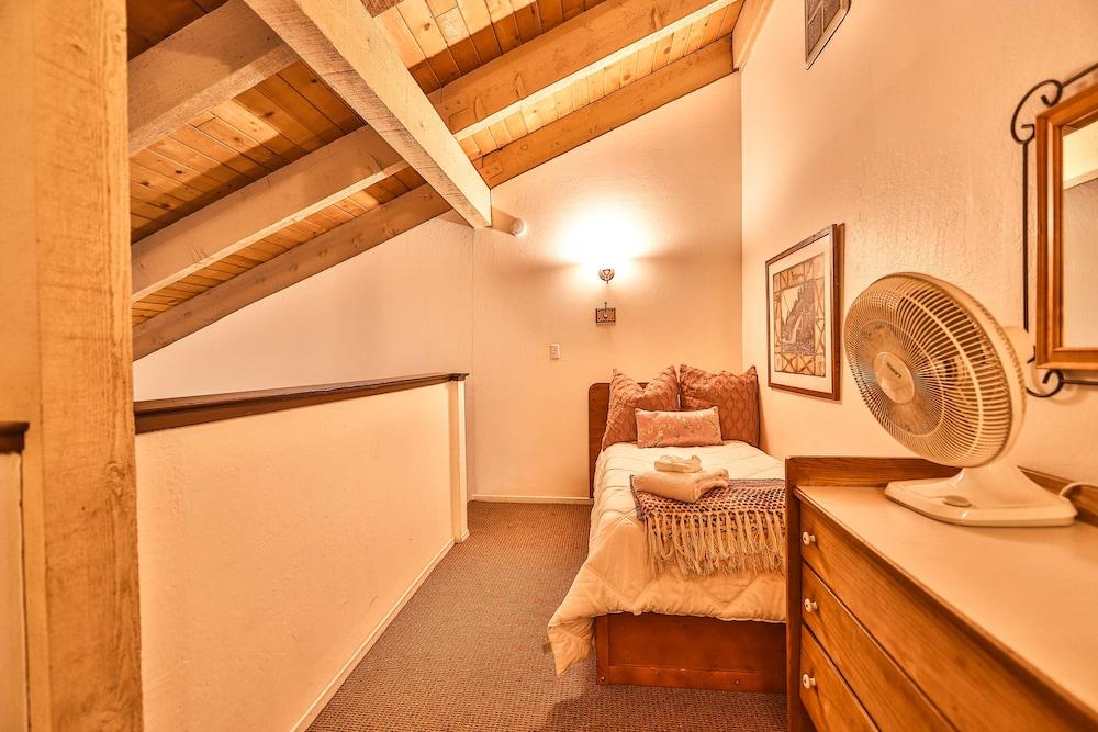 Lakefront Townhouse-minutes to ski in Heavenly