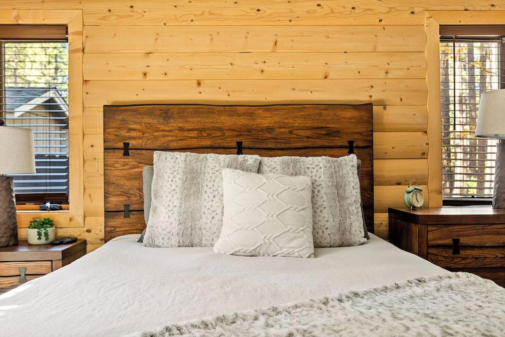 Summit Pine Lodge 4 BDR Minutes From Bear Lake!