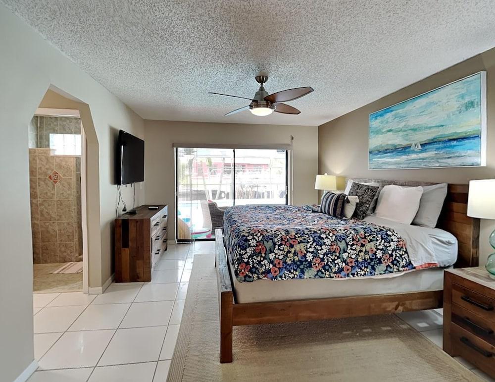 Manatee Manor - Cape Coral