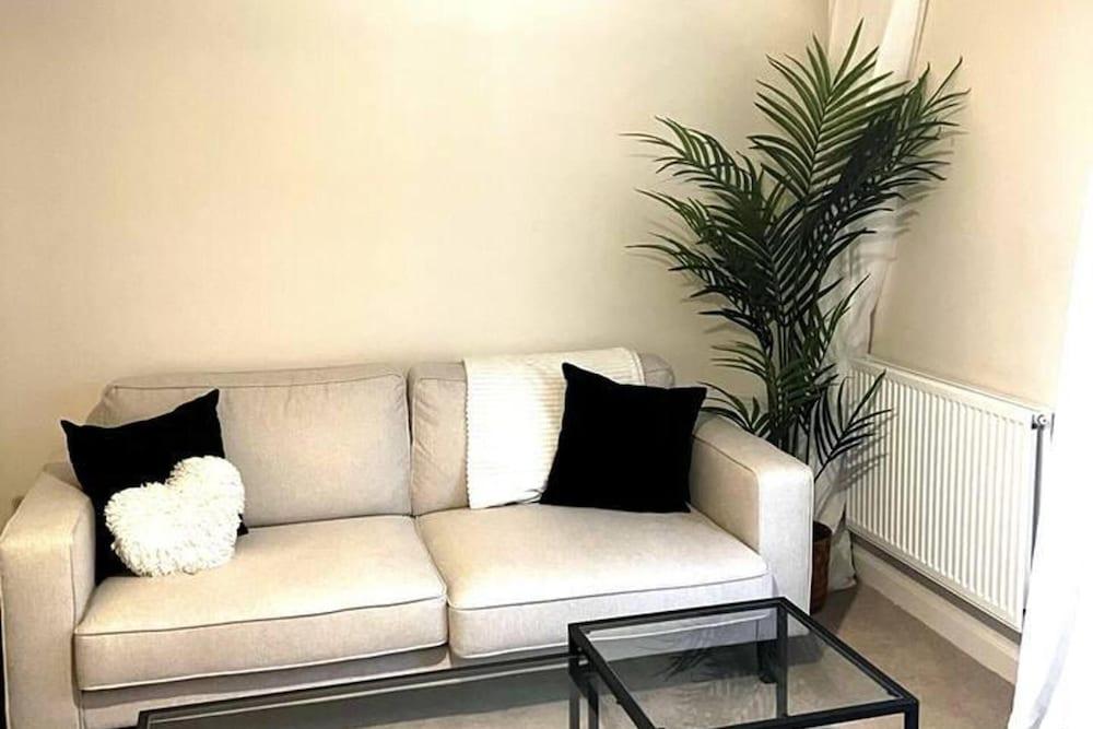 Beautiful 3-bed House in Bradford