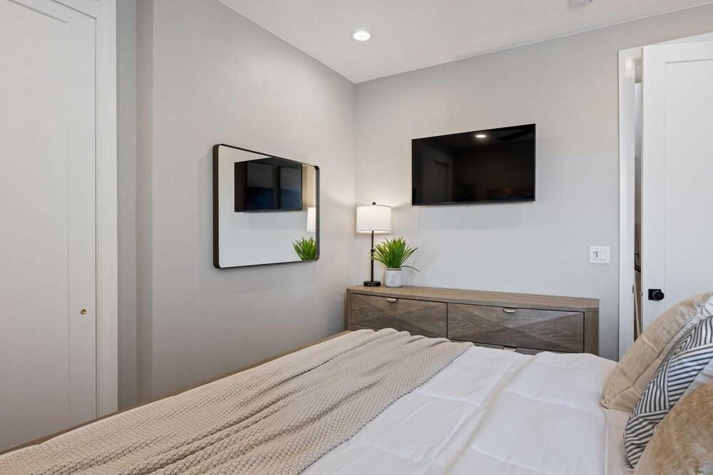 Rock Creek At Desert Color 5 Bedroom Townhouse