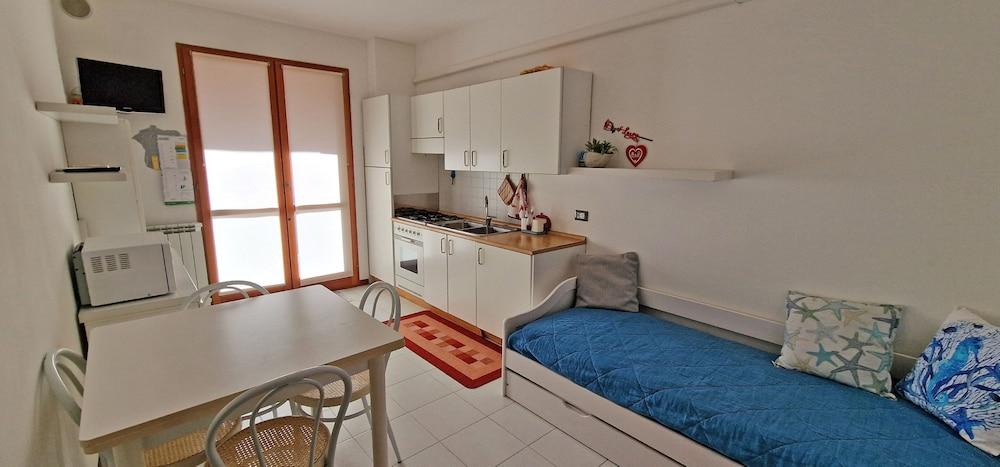 Bright Apartment Close to Ponente Beach - Beahost